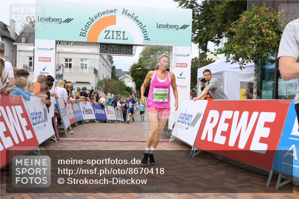 31.08.2025 - 21. Blankeneser Heldenlauf Strokosch-Dieckow http://msf.ph/oto/8670418 31.08.2025 10:54:19 Ziel 3506, 3538, 3041, 3632 meine-sportfotos.de