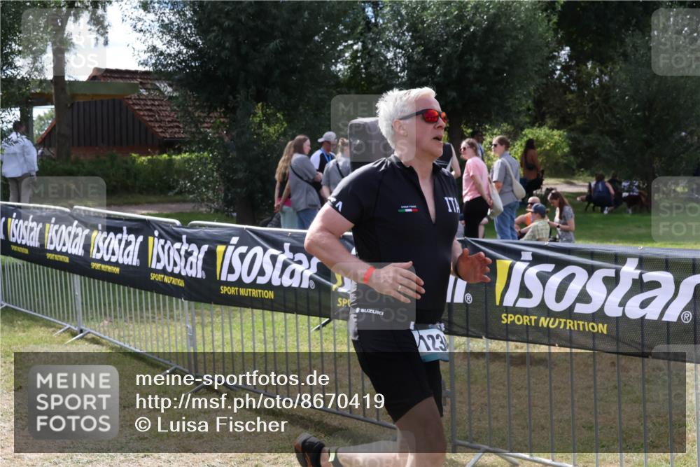 31.08.2025 - Elbe Triathlon Hamburg Luisa Fischer http://msf.ph/oto/8670419 31.08.2025 11:43:03 Laufen 123 meine-sportfotos.de