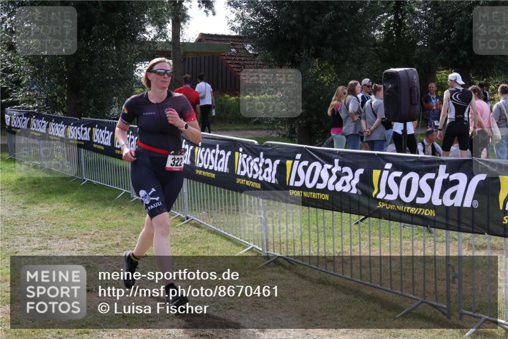 31.08.2025 - Elbe Triathlon Hamburg Luisa Fischer http://msf.ph/oto/8670461 31.08.2025 11:43:56 Laufen 322 meine-sportfotos.de