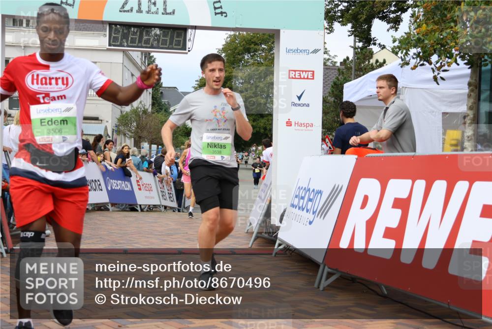 31.08.2025 - 21. Blankeneser Heldenlauf Strokosch-Dieckow http://msf.ph/oto/8670496 31.08.2025 10:54:16 Ziel 3506, 3538, 3632 meine-sportfotos.de