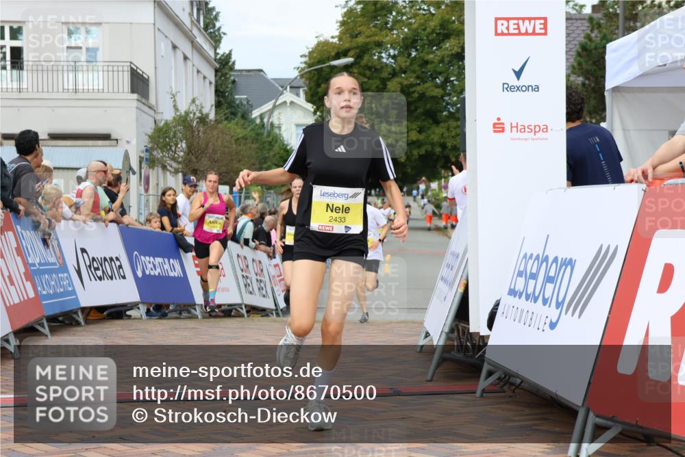 31.08.2025 - 21. Blankeneser Heldenlauf Strokosch-Dieckow http://msf.ph/oto/8670500 31.08.2025 10:33:12 Ziel 2304, 2433, 2388, 2430, 2658 meine-sportfotos.de