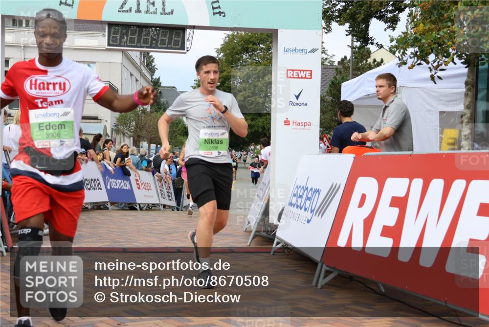 31.08.2025 - 21. Blankeneser Heldenlauf Strokosch-Dieckow http://msf.ph/oto/8670508 31.08.2025 10:54:16 Ziel 3506, 3538, 3632 meine-sportfotos.de