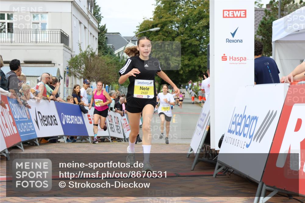 31.08.2025 - 21. Blankeneser Heldenlauf Strokosch-Dieckow http://msf.ph/oto/8670531 31.08.2025 10:33:12 Ziel 2304, 2433, 2388, 2430, 2658 meine-sportfotos.de