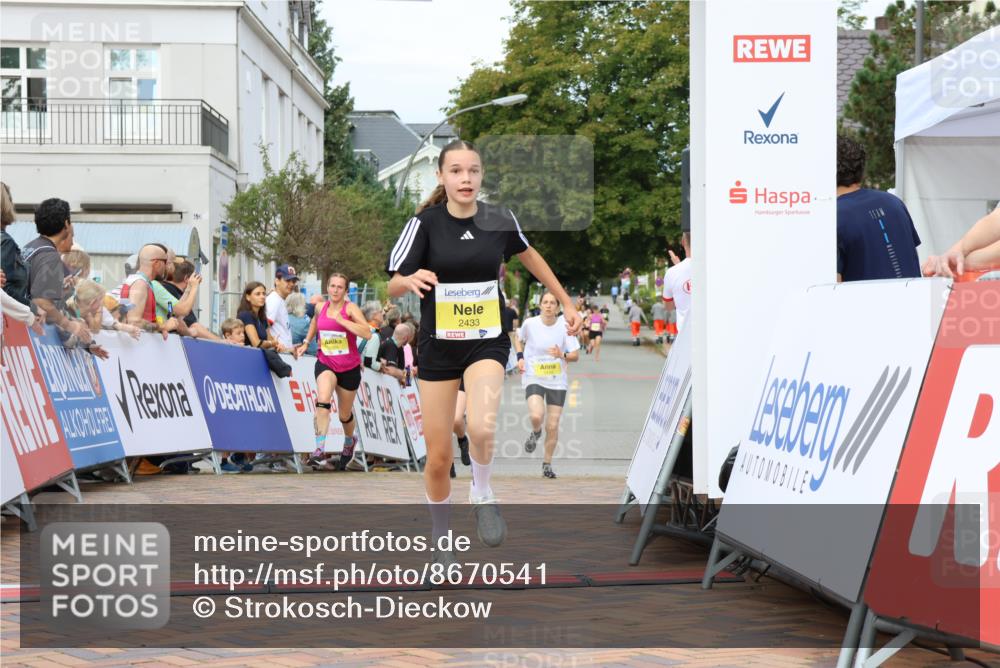 31.08.2025 - 21. Blankeneser Heldenlauf Strokosch-Dieckow http://msf.ph/oto/8670541 31.08.2025 10:33:12 Ziel 2304, 2433, 2388, 2430, 2658 meine-sportfotos.de