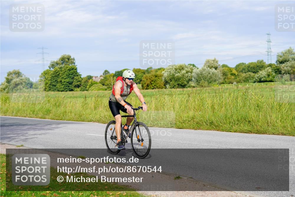 31.08.2025 - Elbe Triathlon Hamburg Michael Burmester http://msf.ph/oto/8670544 31.08.2025 10:00:03 Radfahren 463, 562, 566, 787 meine-sportfotos.de