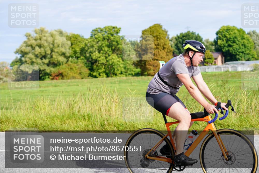 31.08.2025 - Elbe Triathlon Hamburg Michael Burmester http://msf.ph/oto/8670551 31.08.2025 10:00:09 Radfahren 409, 463, 487, 563, 566, 613 meine-sportfotos.de