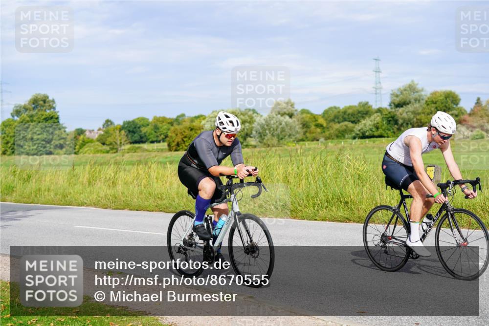 31.08.2025 - Elbe Triathlon Hamburg Michael Burmester http://msf.ph/oto/8670555 31.08.2025 10:00:11 Radfahren 409, 463, 487, 563, 566, 613, 908, 919 meine-sportfotos.de