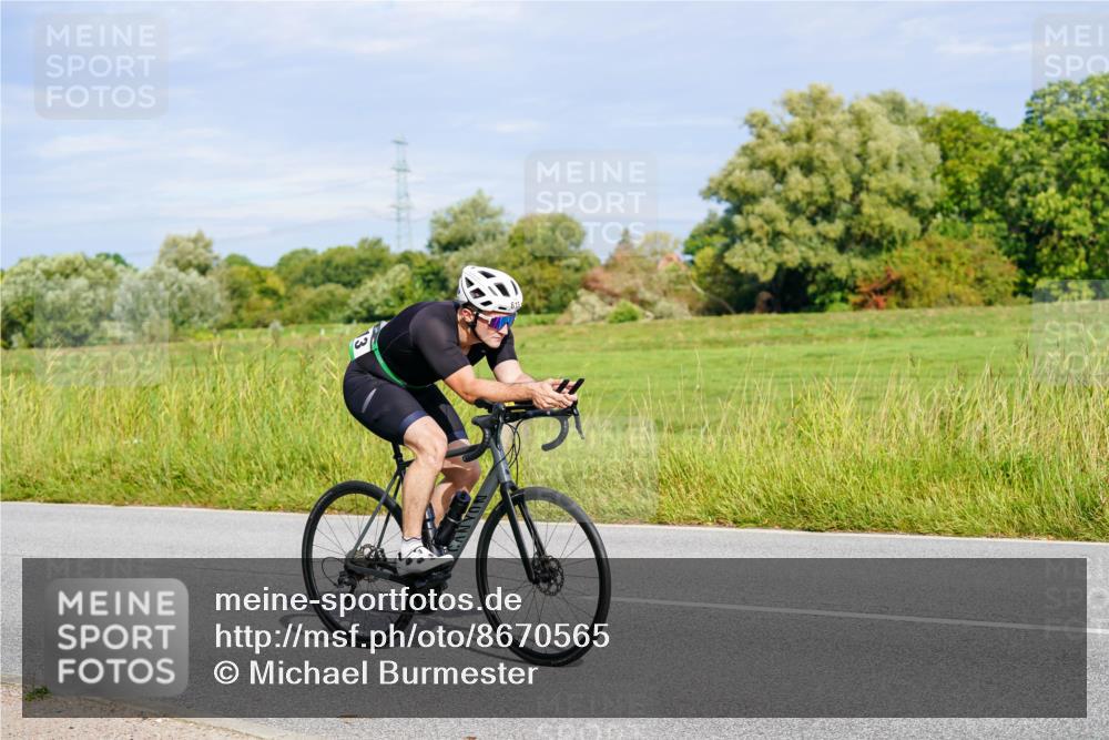 31.08.2025 - Elbe Triathlon Hamburg Michael Burmester http://msf.ph/oto/8670565 31.08.2025 10:00:12 Radfahren 409, 463, 487, 563, 566, 613, 908, 919 meine-sportfotos.de
