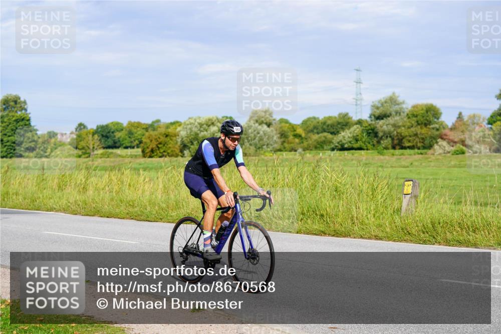 31.08.2025 - Elbe Triathlon Hamburg Michael Burmester http://msf.ph/oto/8670568 31.08.2025 10:00:14 Radfahren 409, 487, 563, 613, 655, 908, 919 meine-sportfotos.de