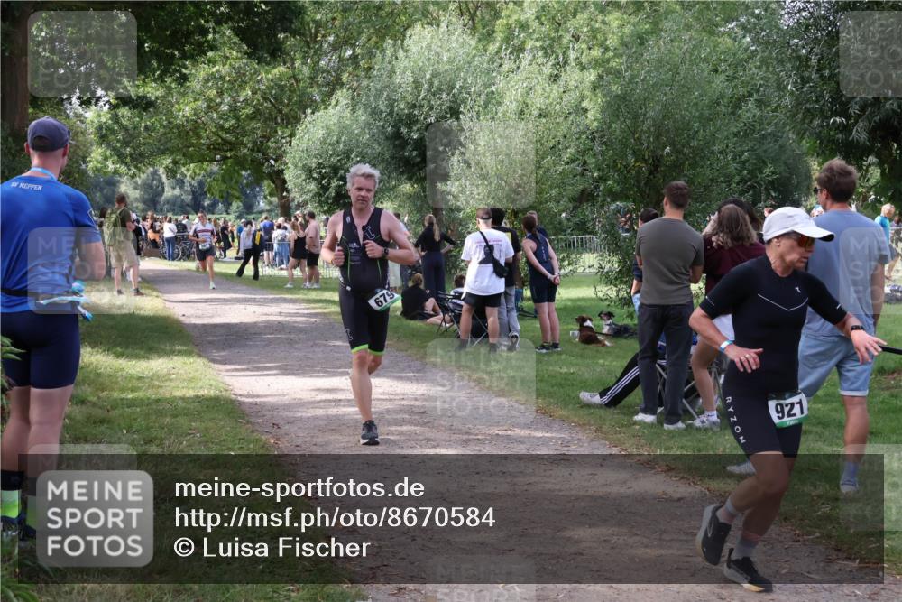 31.08.2025 - Elbe Triathlon Hamburg Luisa Fischer http://msf.ph/oto/8670584 31.08.2025 11:47:48 Laufen 679, 921 meine-sportfotos.de