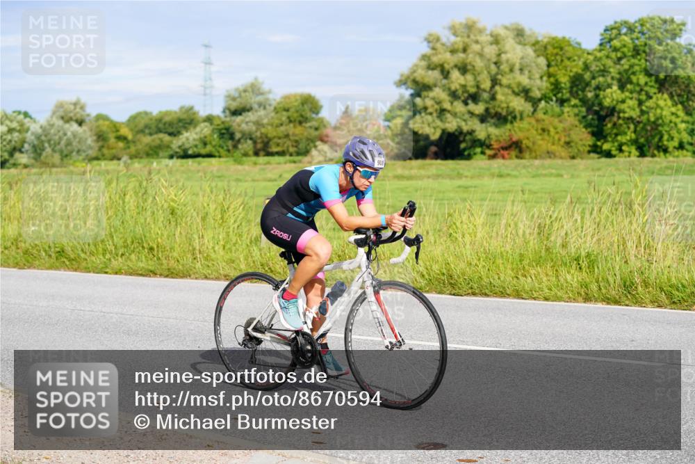31.08.2025 - Elbe Triathlon Hamburg Michael Burmester http://msf.ph/oto/8670594 31.08.2025 10:00:17 Radfahren 563, 655, 729, 908, 919 meine-sportfotos.de