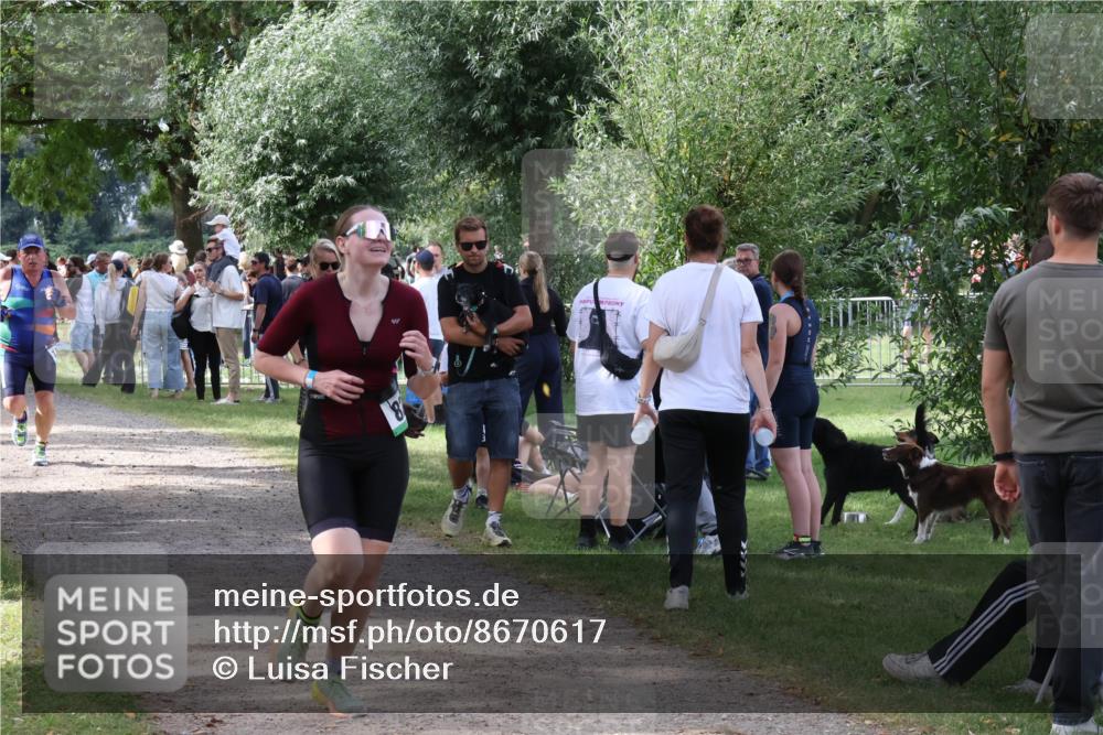 31.08.2025 - Elbe Triathlon Hamburg Luisa Fischer http://msf.ph/oto/8670617 31.08.2025 11:49:27 Laufen  meine-sportfotos.de
