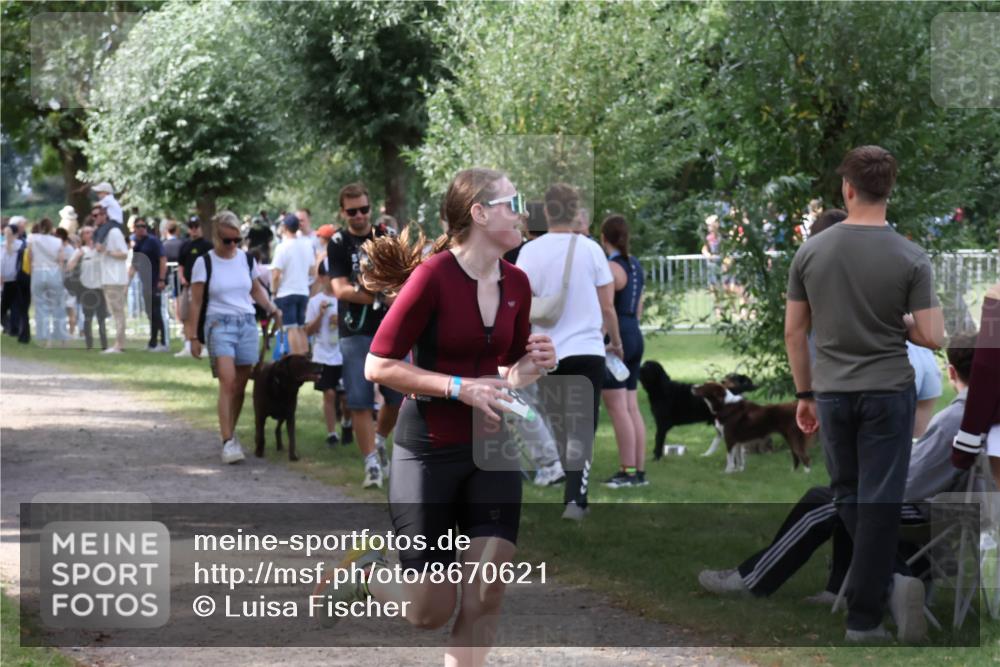 31.08.2025 - Elbe Triathlon Hamburg Luisa Fischer http://msf.ph/oto/8670621 31.08.2025 11:49:28 Laufen  meine-sportfotos.de
