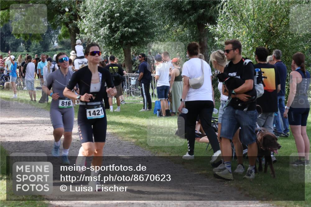 31.08.2025 - Elbe Triathlon Hamburg Luisa Fischer http://msf.ph/oto/8670623 31.08.2025 11:49:33 Laufen 816, 1421, 2 meine-sportfotos.de