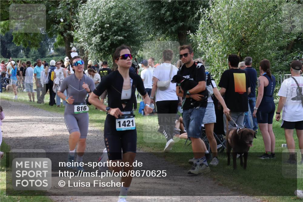 31.08.2025 - Elbe Triathlon Hamburg Luisa Fischer http://msf.ph/oto/8670625 31.08.2025 11:49:33 Laufen 816, 1421 meine-sportfotos.de