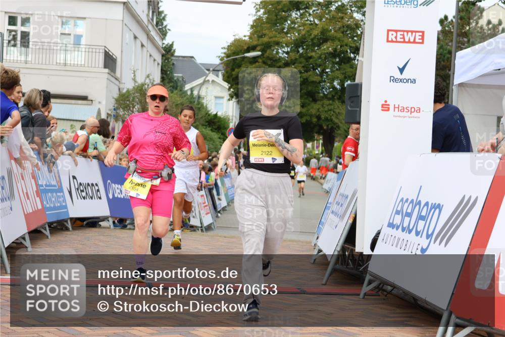 31.08.2025 - 21. Blankeneser Heldenlauf Strokosch-Dieckow http://msf.ph/oto/8670653 31.08.2025 10:33:03 Ziel 2104, 2129, 2130, 2128, 2122, 2337, 2695, 2694, 2464, 2658 meine-sportfotos.de