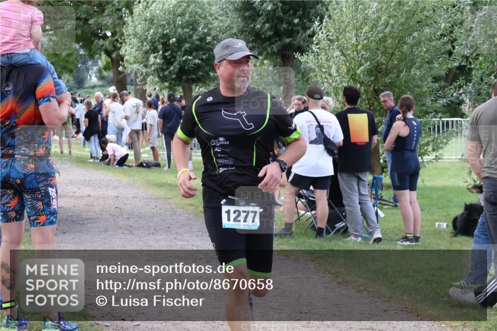 31.08.2025 - Elbe Triathlon Hamburg Luisa Fischer http://msf.ph/oto/8670658 31.08.2025 11:51:16 Laufen 40, 1277 meine-sportfotos.de