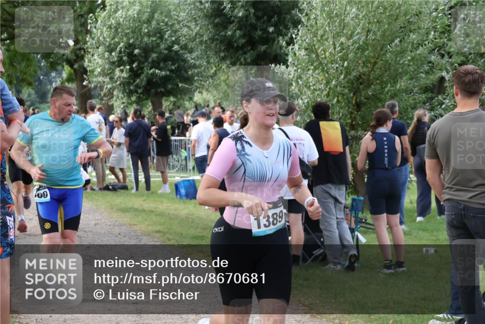31.08.2025 - Elbe Triathlon Hamburg Luisa Fischer http://msf.ph/oto/8670681 31.08.2025 11:51:31 Laufen 1389 meine-sportfotos.de