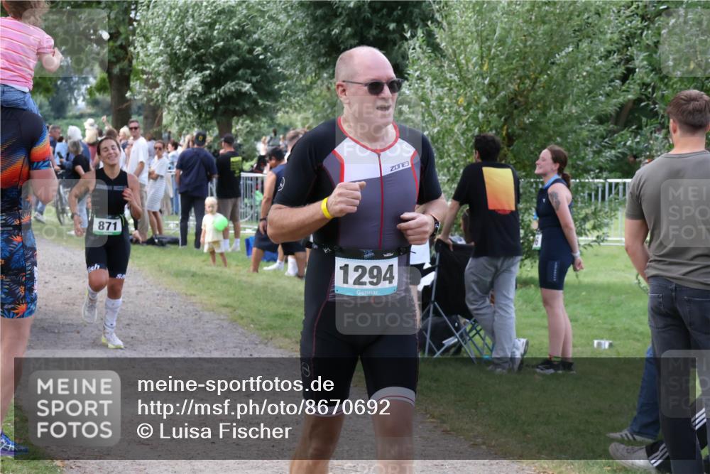 31.08.2025 - Elbe Triathlon Hamburg Luisa Fischer http://msf.ph/oto/8670692 31.08.2025 11:51:59 Laufen 871, 1294, 3 meine-sportfotos.de