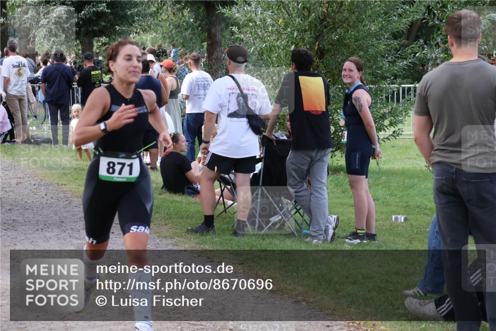 31.08.2025 - Elbe Triathlon Hamburg Luisa Fischer http://msf.ph/oto/8670696 31.08.2025 11:52:01 Laufen 1980, 871 meine-sportfotos.de