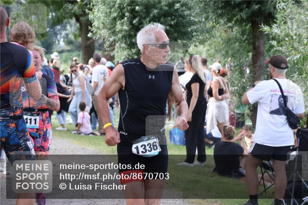 31.08.2025 - Elbe Triathlon Hamburg Luisa Fischer http://msf.ph/oto/8670703 31.08.2025 11:52:29 Laufen 411, 1336, 1866 meine-sportfotos.de