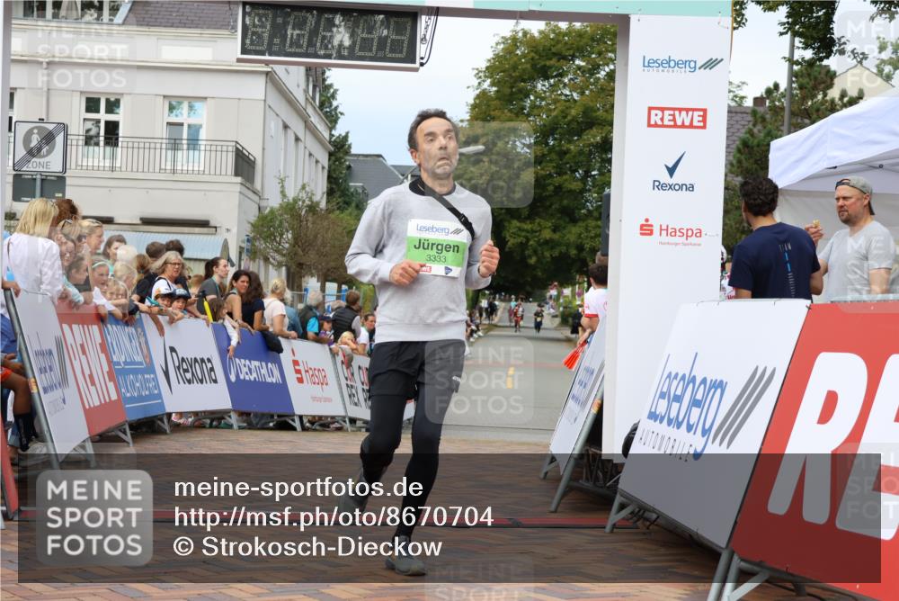 31.08.2025 - 21. Blankeneser Heldenlauf Strokosch-Dieckow http://msf.ph/oto/8670704 31.08.2025 10:53:44 Ziel 3333, 3501, 3234 meine-sportfotos.de