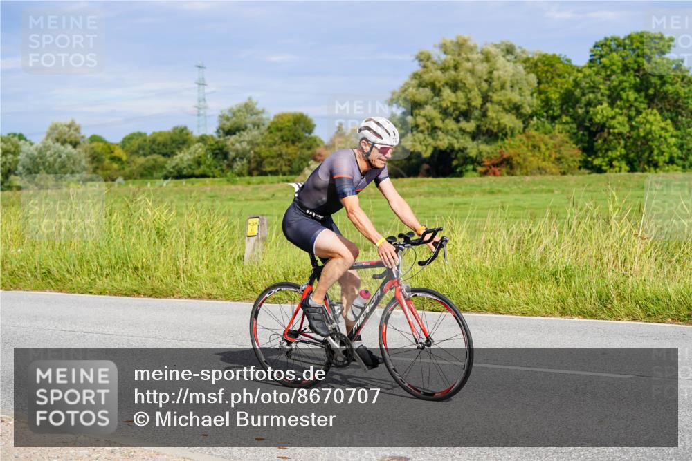 31.08.2025 - Elbe Triathlon Hamburg Michael Burmester http://msf.ph/oto/8670707 31.08.2025 10:00:44 Radfahren 420, 461, 564, 635, 707, 731, 868, 869, 896 meine-sportfotos.de
