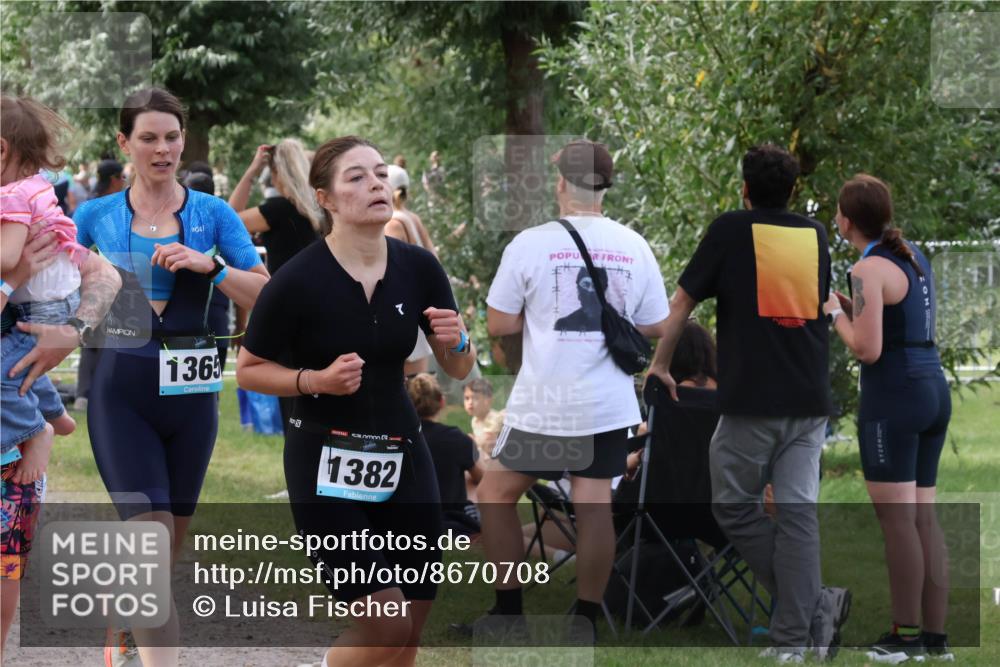 31.08.2025 - Elbe Triathlon Hamburg Luisa Fischer http://msf.ph/oto/8670708 31.08.2025 11:52:32 Laufen 1365, 1382 meine-sportfotos.de