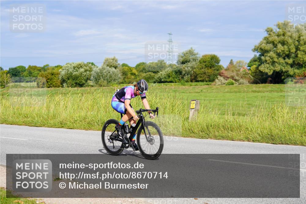 31.08.2025 - Elbe Triathlon Hamburg Michael Burmester http://msf.ph/oto/8670714 31.08.2025 10:00:46 Radfahren 420, 461, 564, 635, 707, 731, 868, 869, 896, 906 meine-sportfotos.de
