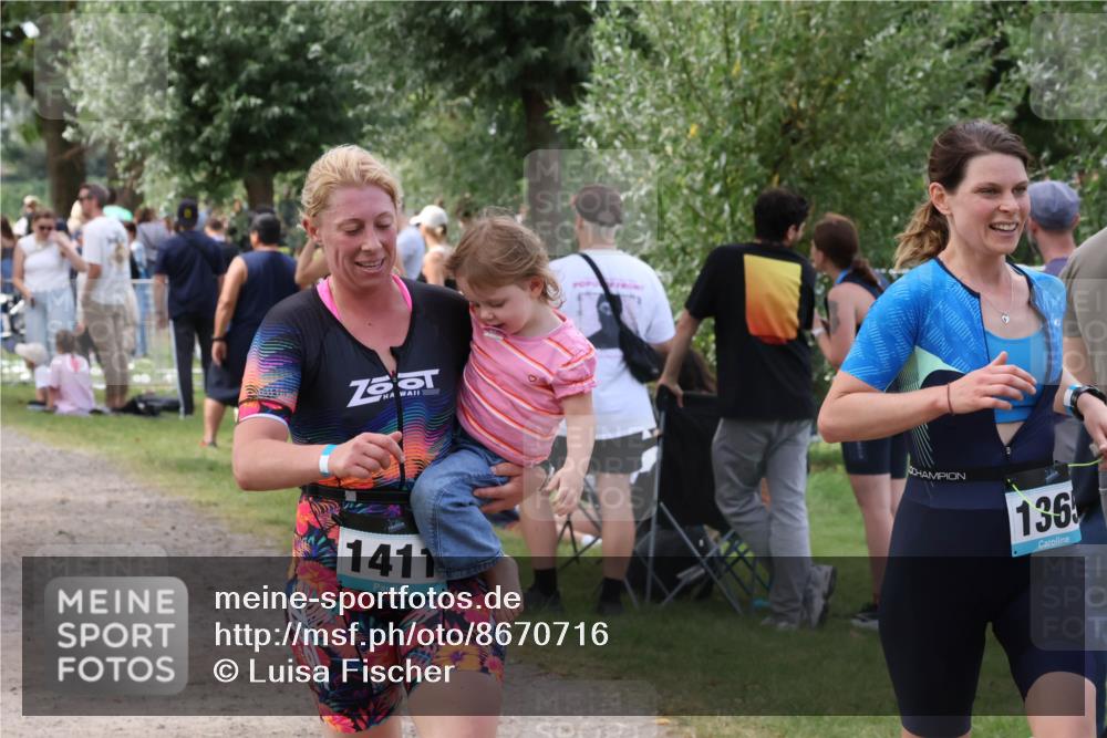 31.08.2025 - Elbe Triathlon Hamburg Luisa Fischer http://msf.ph/oto/8670716 31.08.2025 11:52:33 Laufen 1411, 136 meine-sportfotos.de