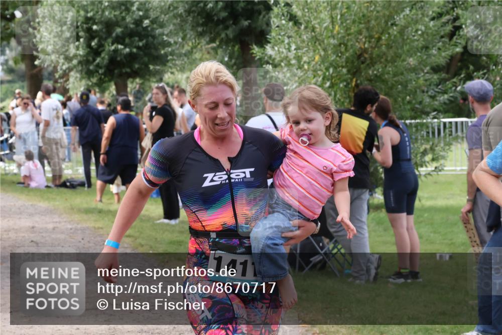 31.08.2025 - Elbe Triathlon Hamburg Luisa Fischer http://msf.ph/oto/8670717 31.08.2025 11:52:34 Laufen 141 meine-sportfotos.de