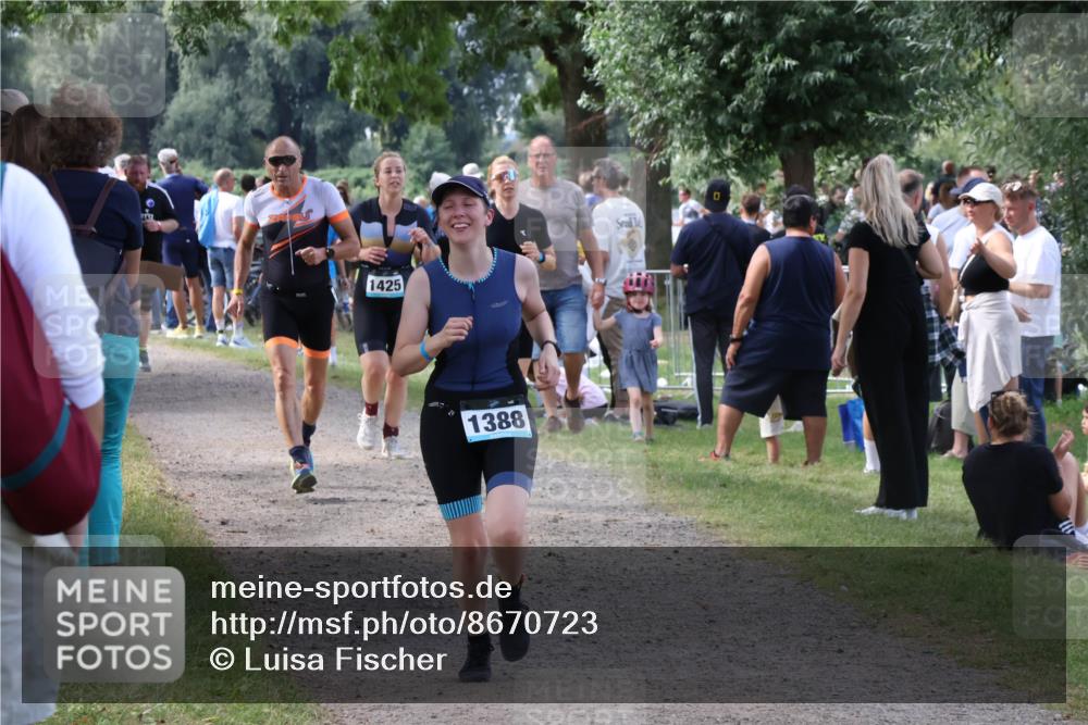 31.08.2025 - Elbe Triathlon Hamburg Luisa Fischer http://msf.ph/oto/8670723 31.08.2025 11:53:01 Laufen 1425, 1388 meine-sportfotos.de