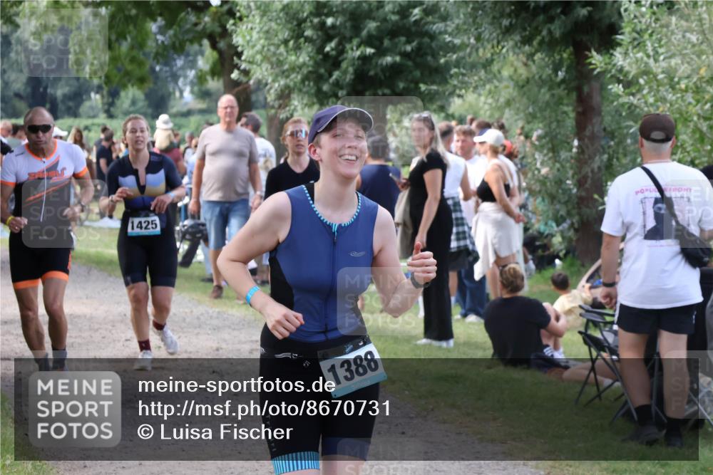 31.08.2025 - Elbe Triathlon Hamburg Luisa Fischer http://msf.ph/oto/8670731 31.08.2025 11:53:03 Laufen 1425, 1388 meine-sportfotos.de