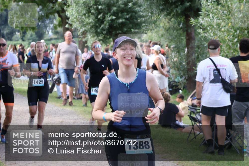 31.08.2025 - Elbe Triathlon Hamburg Luisa Fischer http://msf.ph/oto/8670732 31.08.2025 11:53:03 Laufen 1425, 40, 1388 meine-sportfotos.de