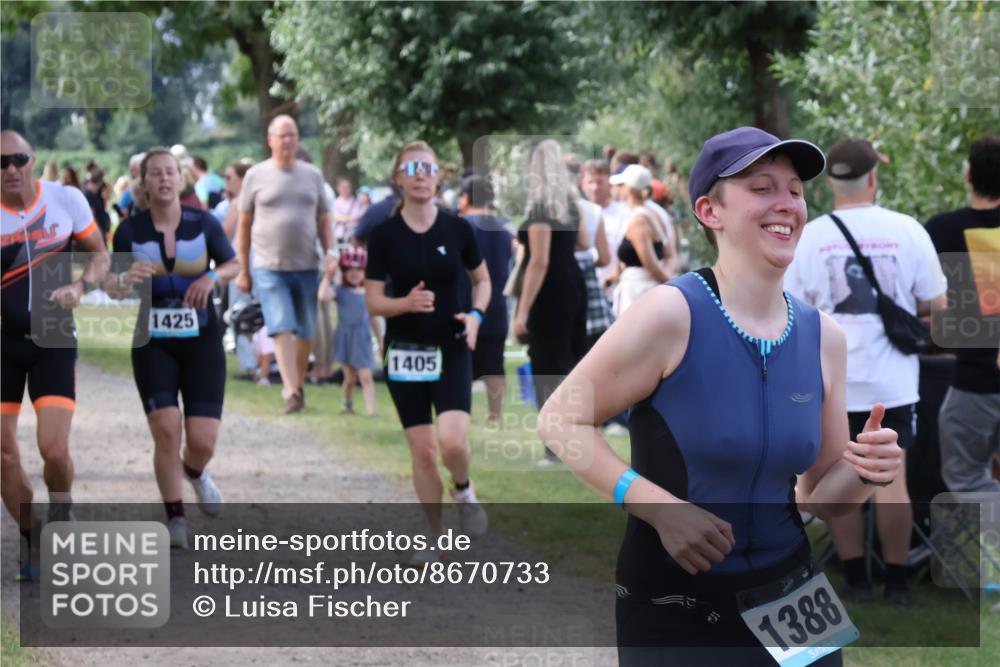 31.08.2025 - Elbe Triathlon Hamburg Luisa Fischer http://msf.ph/oto/8670733 31.08.2025 11:53:03 Laufen 1425, 1405, 1388 meine-sportfotos.de