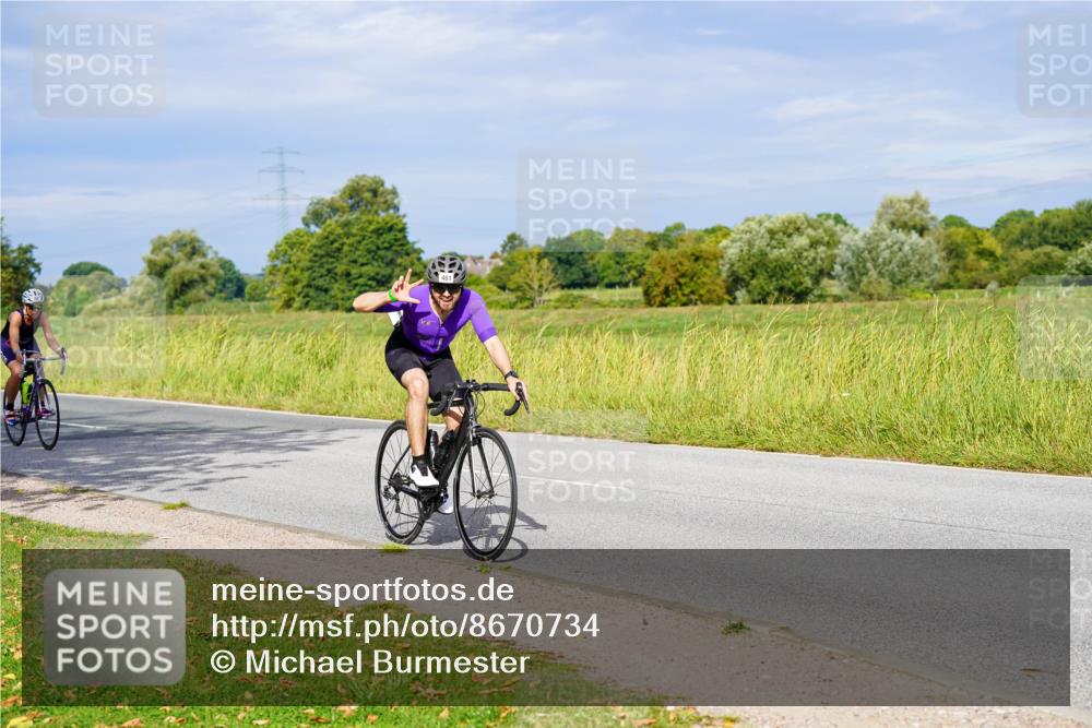 31.08.2025 - Elbe Triathlon Hamburg Michael Burmester http://msf.ph/oto/8670734 31.08.2025 10:00:50 Radfahren 461, 564, 731, 746, 795, 868, 906 meine-sportfotos.de