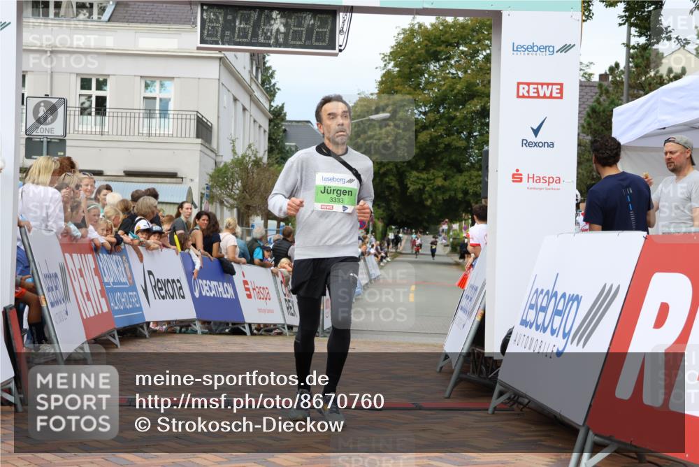 31.08.2025 - 21. Blankeneser Heldenlauf Strokosch-Dieckow http://msf.ph/oto/8670760 31.08.2025 10:53:43 Ziel 3333, 3501, 3234 meine-sportfotos.de