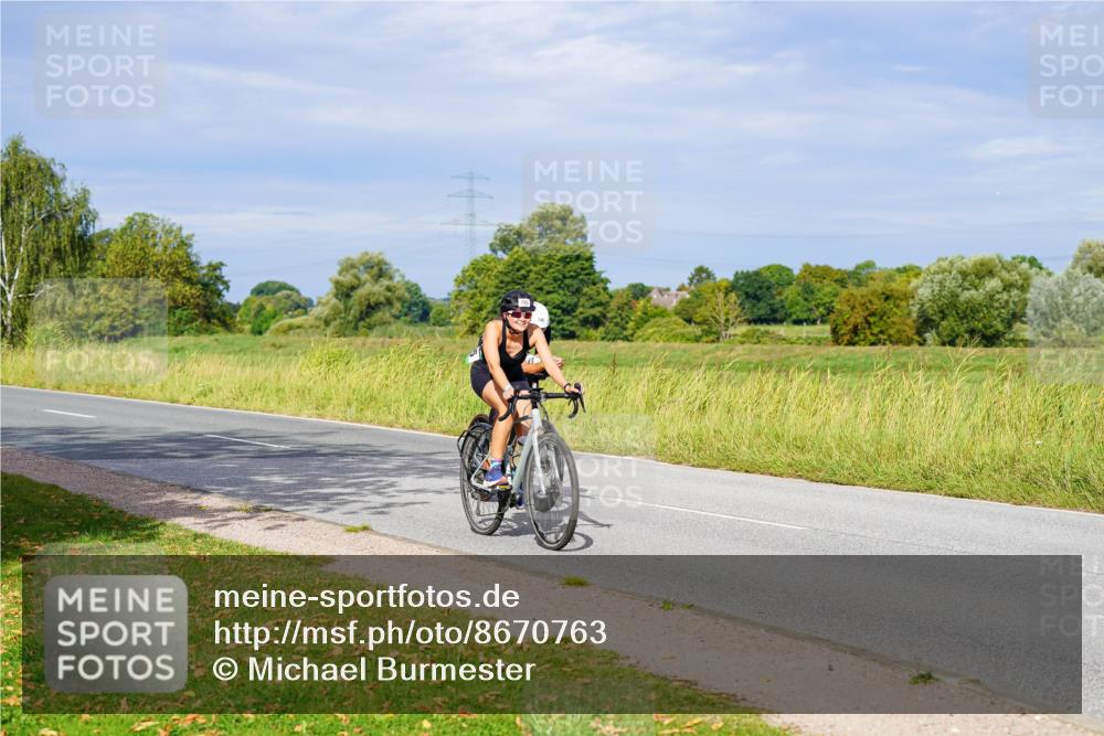 31.08.2025 - Elbe Triathlon Hamburg Michael Burmester http://msf.ph/oto/8670763 31.08.2025 10:00:54 Radfahren 427, 461, 746, 795, 906 meine-sportfotos.de