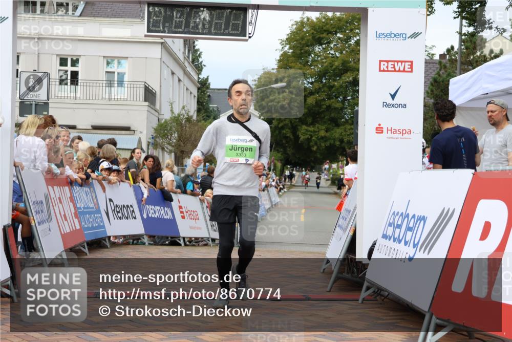 31.08.2025 - 21. Blankeneser Heldenlauf Strokosch-Dieckow http://msf.ph/oto/8670774 31.08.2025 10:53:43 Ziel 3333, 3501, 3234 meine-sportfotos.de