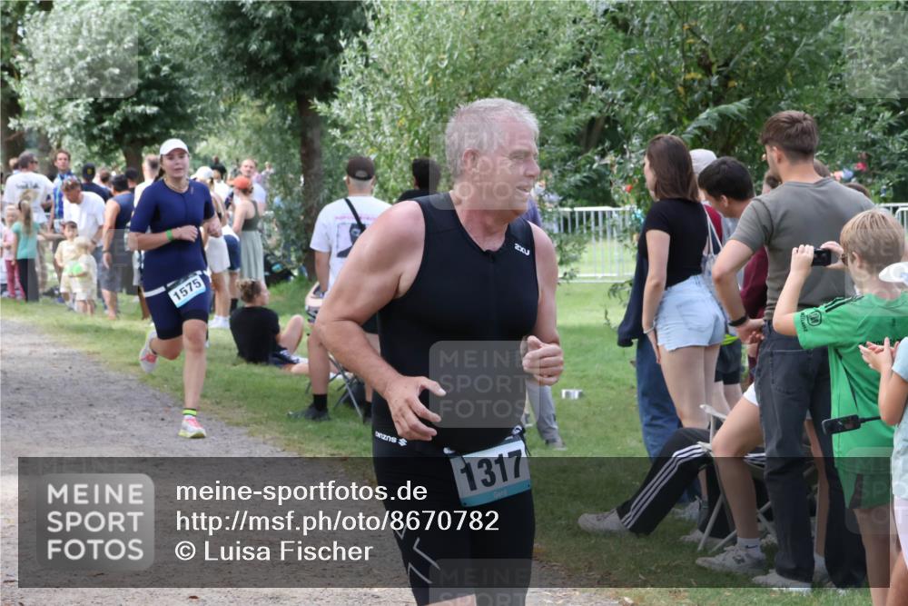31.08.2025 - Elbe Triathlon Hamburg Luisa Fischer http://msf.ph/oto/8670782 31.08.2025 11:53:26 Laufen 1575, 1317, 2 meine-sportfotos.de