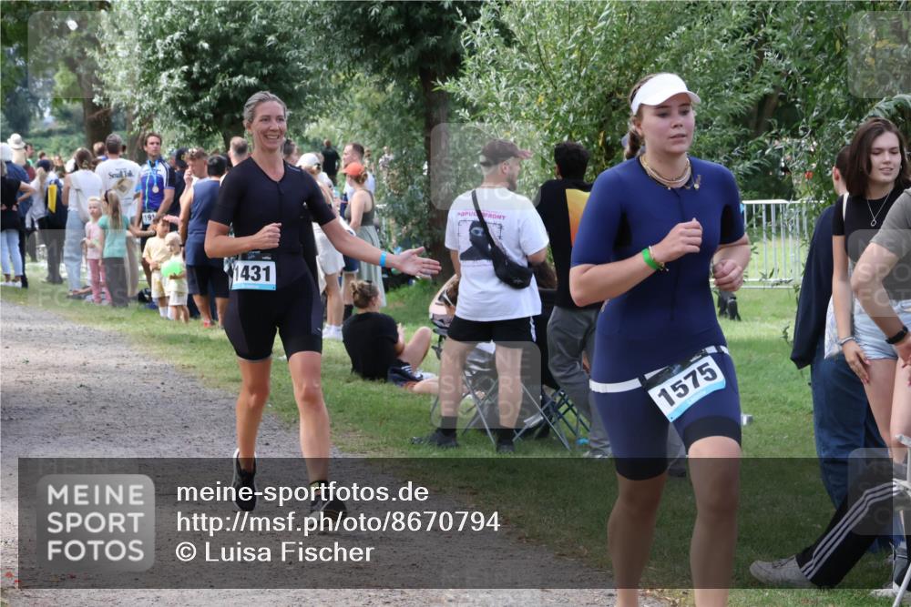 31.08.2025 - Elbe Triathlon Hamburg Luisa Fischer http://msf.ph/oto/8670794 31.08.2025 11:53:28 Laufen 191, 1431, 1575 meine-sportfotos.de
