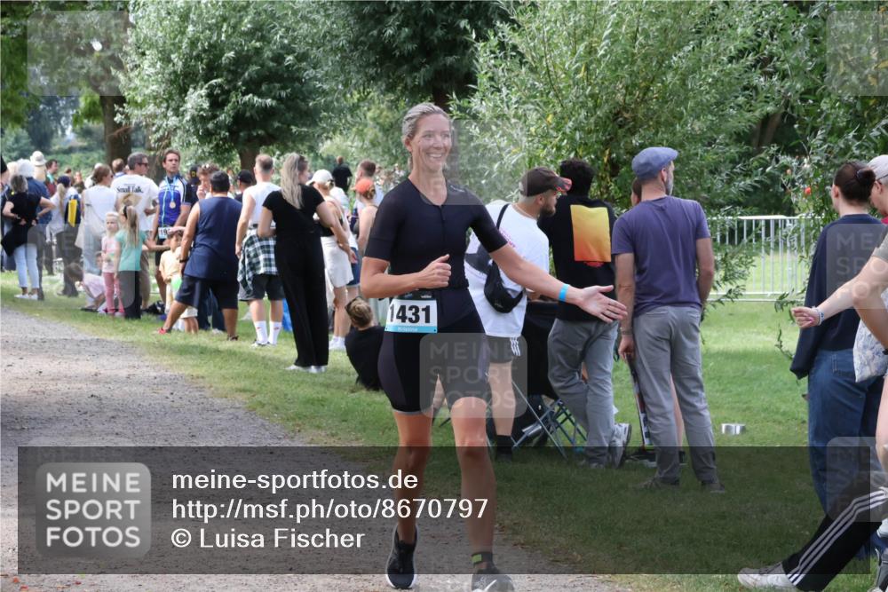 31.08.2025 - Elbe Triathlon Hamburg Luisa Fischer http://msf.ph/oto/8670797 31.08.2025 11:53:28 Laufen 1431 meine-sportfotos.de