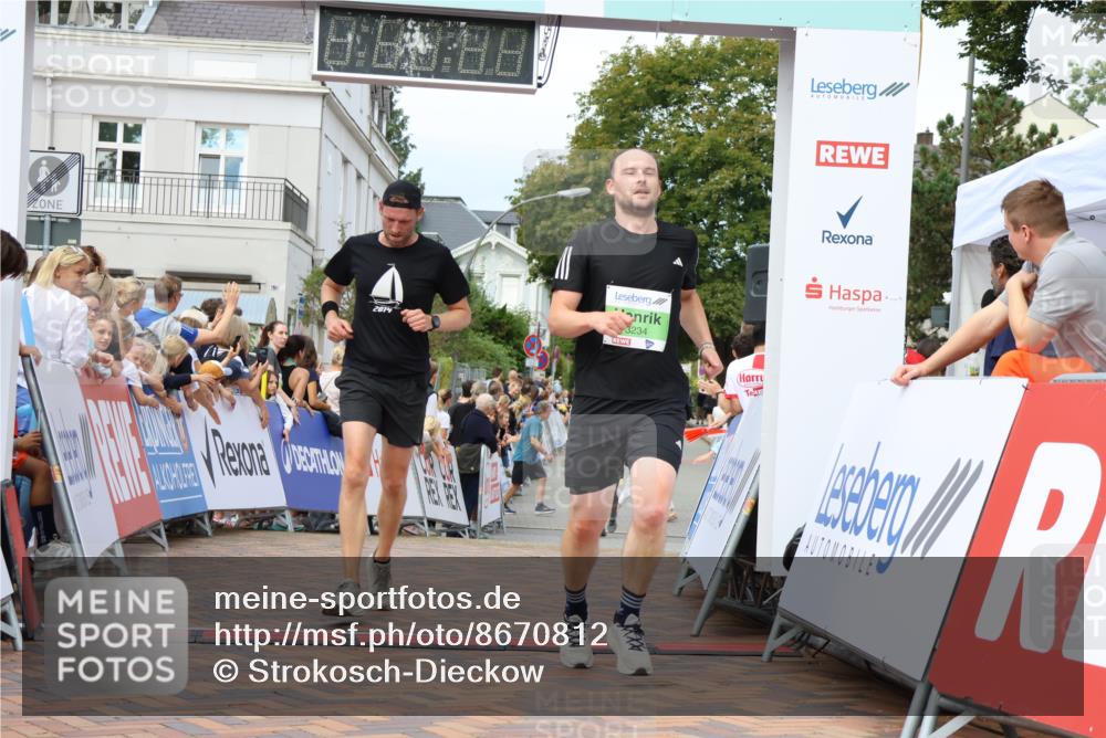 31.08.2025 - 21. Blankeneser Heldenlauf Strokosch-Dieckow http://msf.ph/oto/8670812 31.08.2025 10:53:37 Ziel 3501, 3234 meine-sportfotos.de
