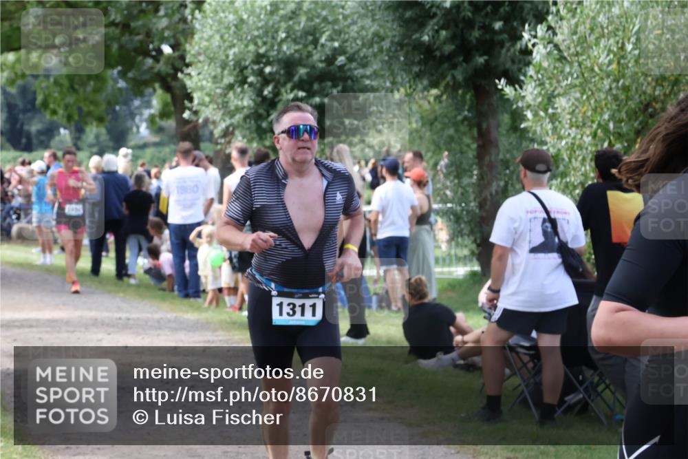 31.08.2025 - Elbe Triathlon Hamburg Luisa Fischer http://msf.ph/oto/8670831 31.08.2025 11:54:01 Laufen 1980, 1311 meine-sportfotos.de