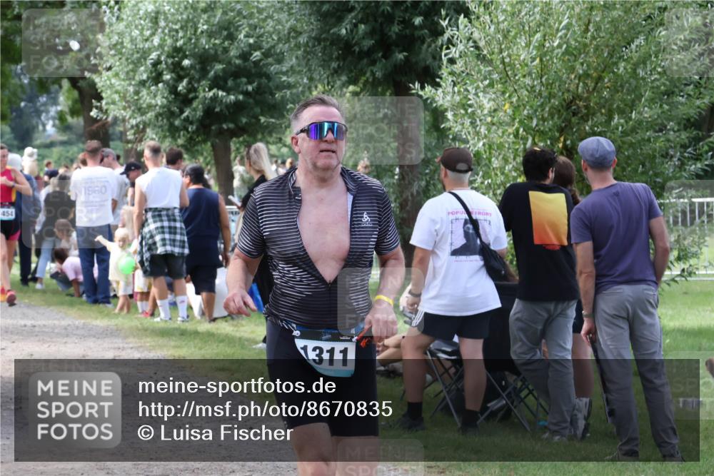 31.08.2025 - Elbe Triathlon Hamburg Luisa Fischer http://msf.ph/oto/8670835 31.08.2025 11:54:02 Laufen 454, 1980, 1311 meine-sportfotos.de