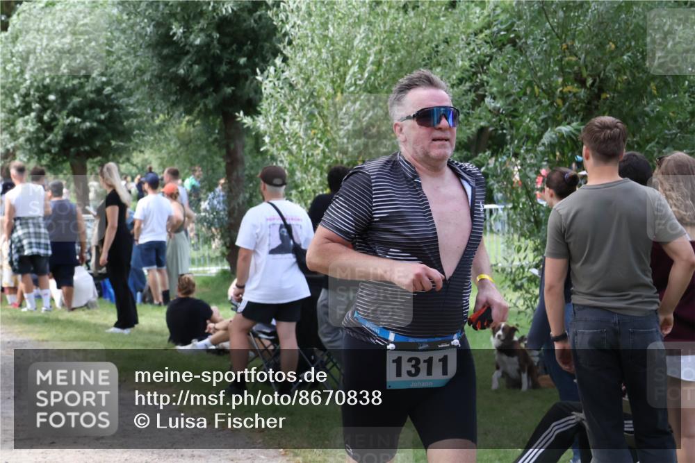 31.08.2025 - Elbe Triathlon Hamburg Luisa Fischer http://msf.ph/oto/8670838 31.08.2025 11:54:03 Laufen 1311 meine-sportfotos.de