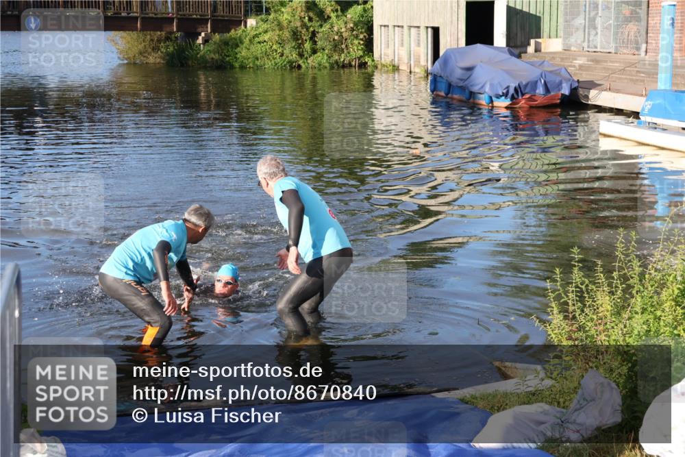 31.08.2025 - Elbe Triathlon Hamburg Luisa Fischer http://msf.ph/oto/8670840 31.08.2025 08:25:51 Schwimmen 194 meine-sportfotos.de