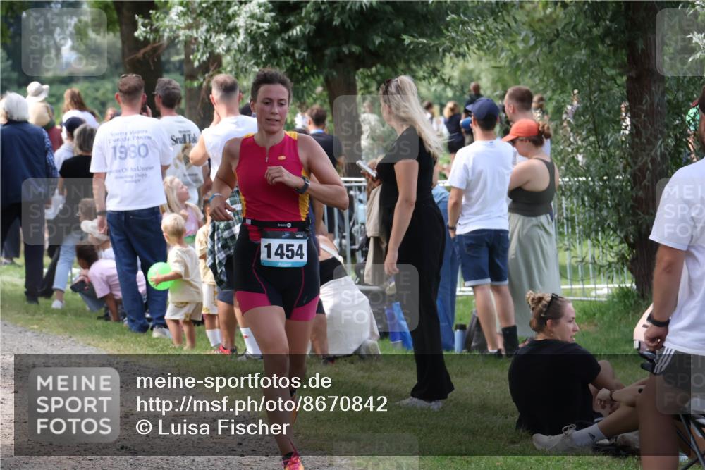31.08.2025 - Elbe Triathlon Hamburg Luisa Fischer http://msf.ph/oto/8670842 31.08.2025 11:54:06 Laufen 1980, 1454 meine-sportfotos.de