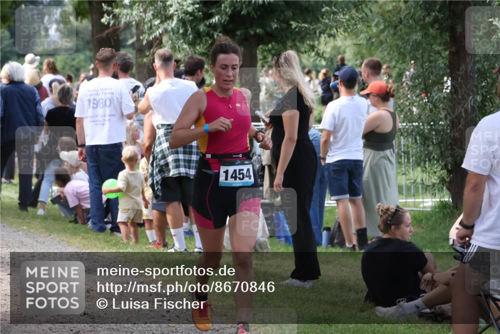 31.08.2025 - Elbe Triathlon Hamburg Luisa Fischer http://msf.ph/oto/8670846 31.08.2025 11:54:06 Laufen 1980, 1454 meine-sportfotos.de