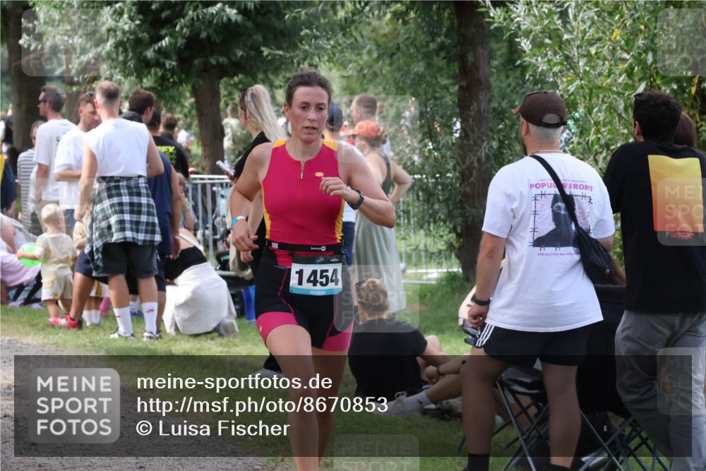 31.08.2025 - Elbe Triathlon Hamburg Luisa Fischer http://msf.ph/oto/8670853 31.08.2025 11:54:07 Laufen 1454 meine-sportfotos.de